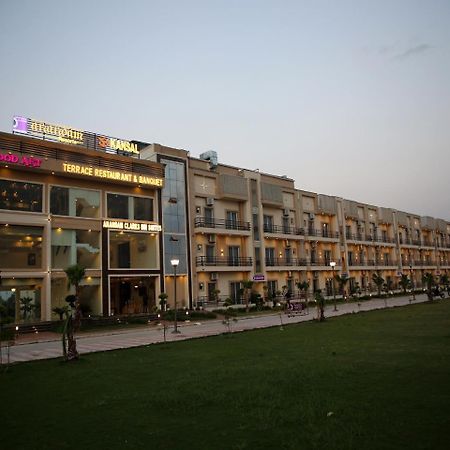 Anandam Clarks Inn Suites Vrindāvan Exteriér fotografie