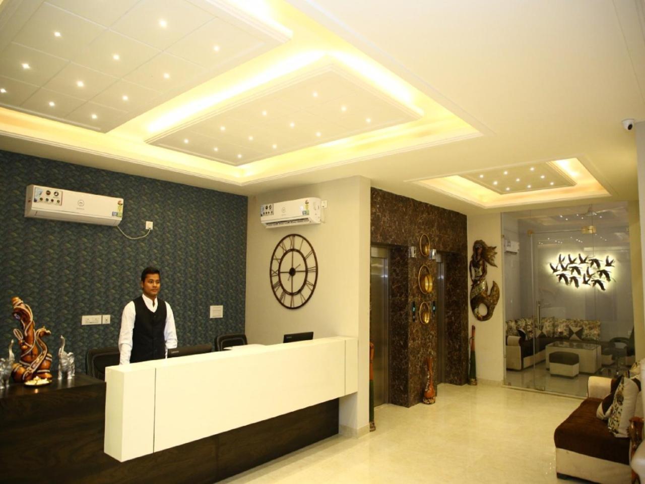 Anandam Clarks Inn Suites Vrindāvan Exteriér fotografie