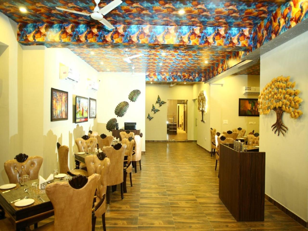 Anandam Clarks Inn Suites Vrindāvan Exteriér fotografie