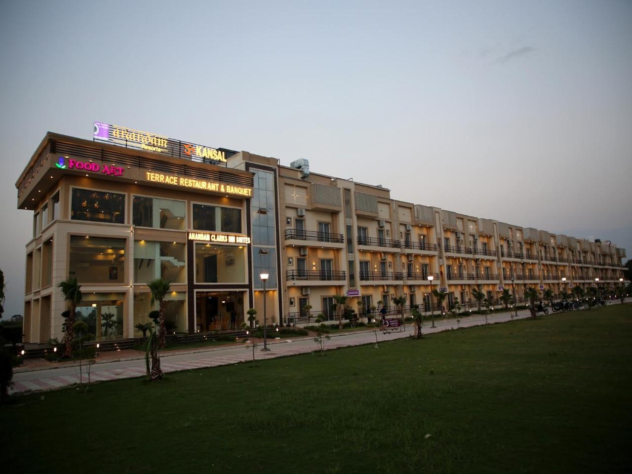 Anandam Clarks Inn Suites Vrindāvan Exteriér fotografie