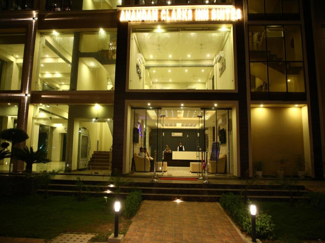 Anandam Clarks Inn Suites Vrindāvan Exteriér fotografie