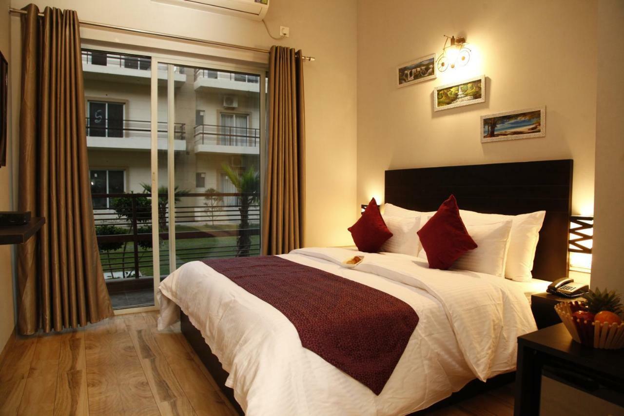 Anandam Clarks Inn Suites Vrindāvan Exteriér fotografie