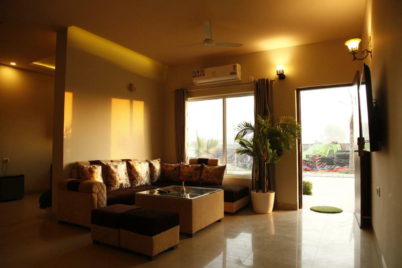 Anandam Clarks Inn Suites Vrindāvan Exteriér fotografie