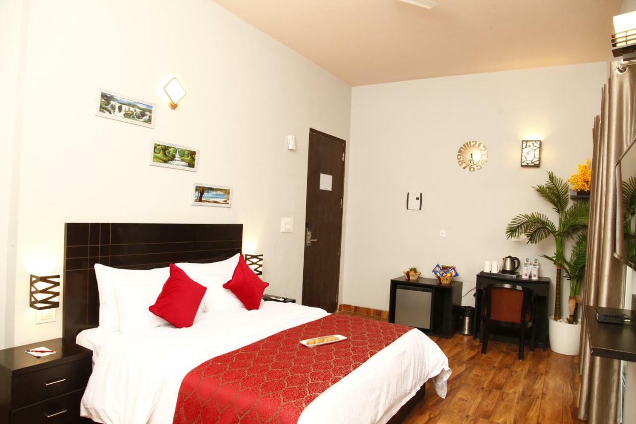 Anandam Clarks Inn Suites Vrindāvan Exteriér fotografie