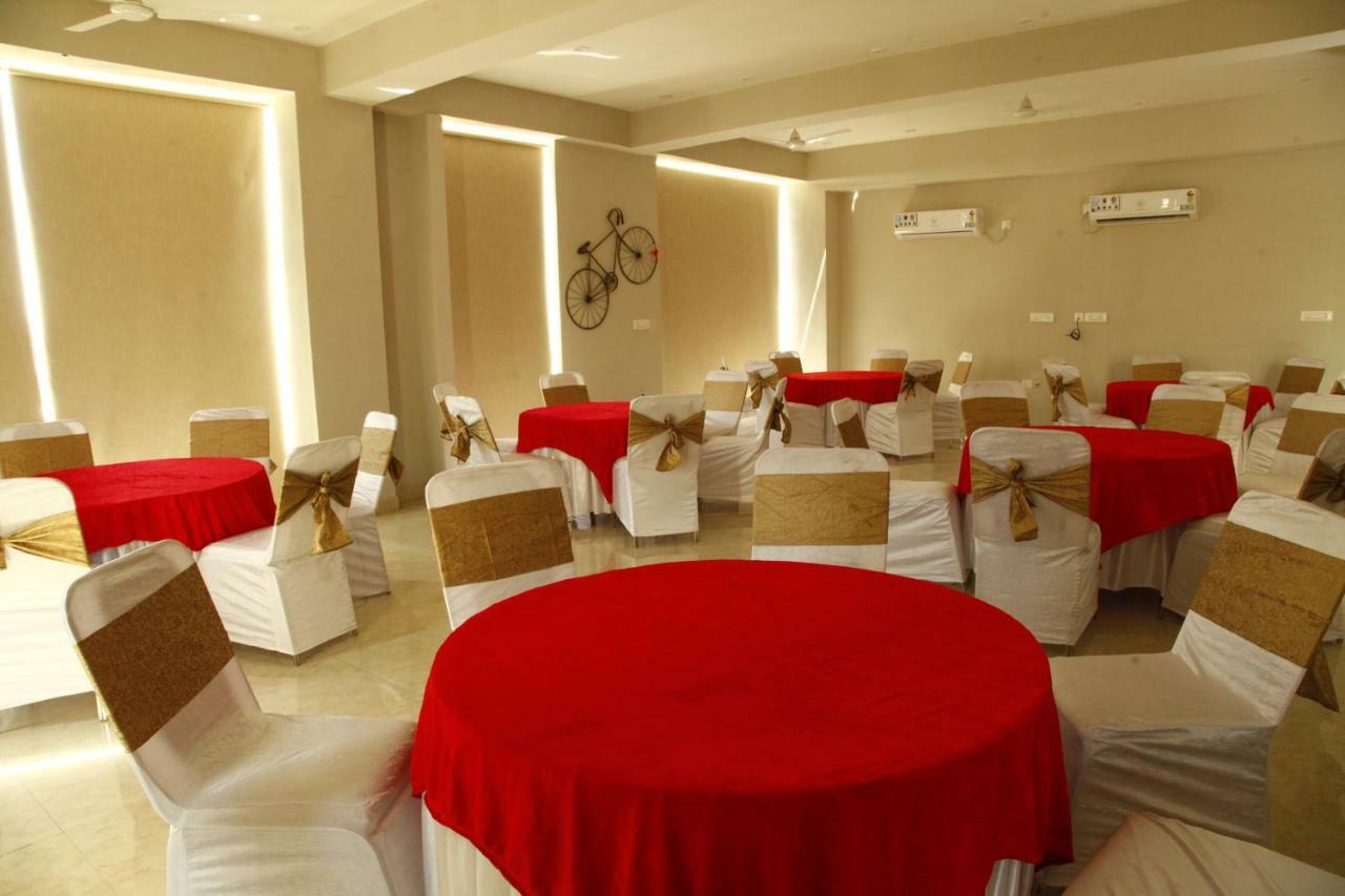Anandam Clarks Inn Suites Vrindāvan Exteriér fotografie