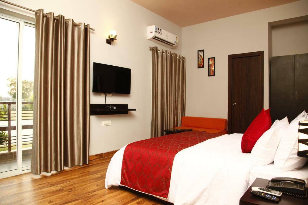 Anandam Clarks Inn Suites Vrindāvan Exteriér fotografie