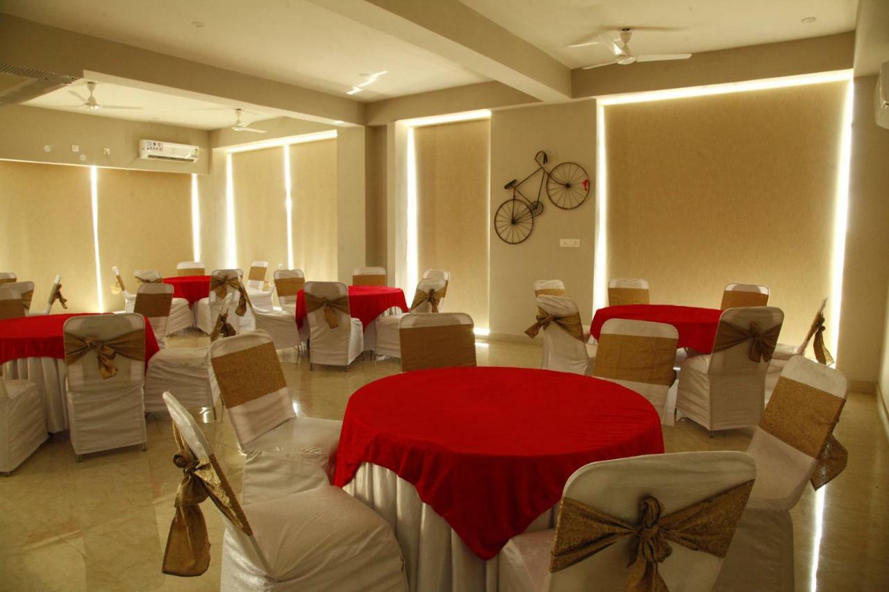 Anandam Clarks Inn Suites Vrindāvan Exteriér fotografie