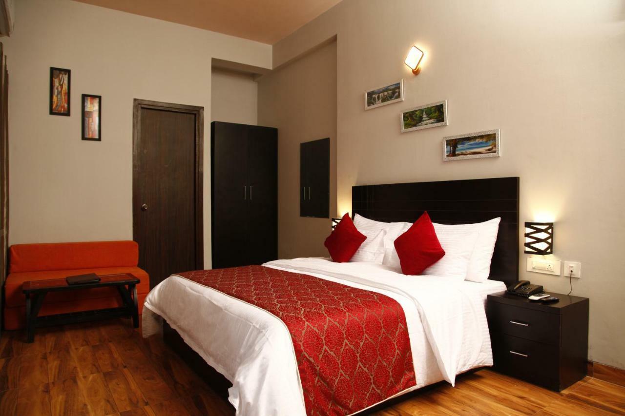 Anandam Clarks Inn Suites Vrindāvan Exteriér fotografie
