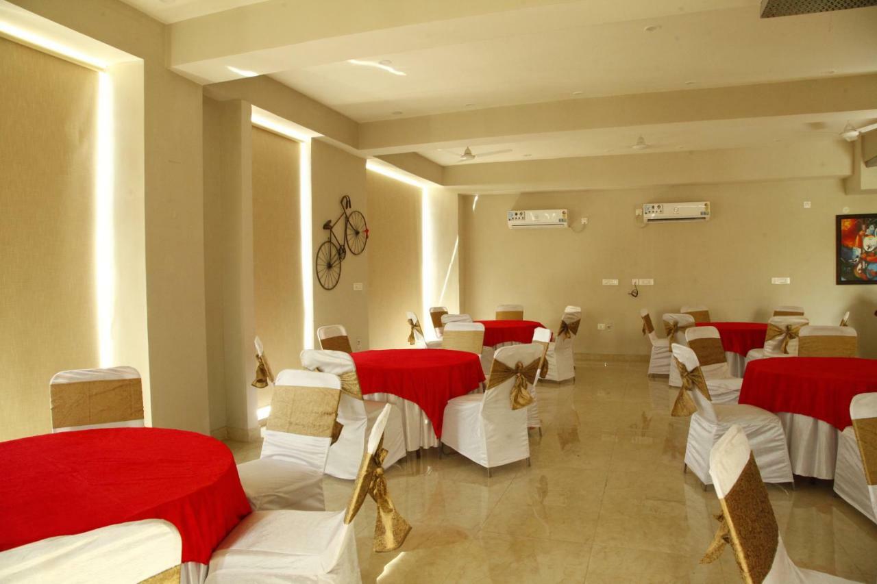 Anandam Clarks Inn Suites Vrindāvan Exteriér fotografie